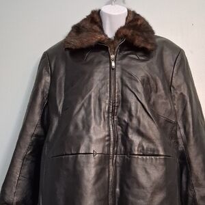 Kathy Ireland size XL women's black leather faux fur collar with quilt lining.